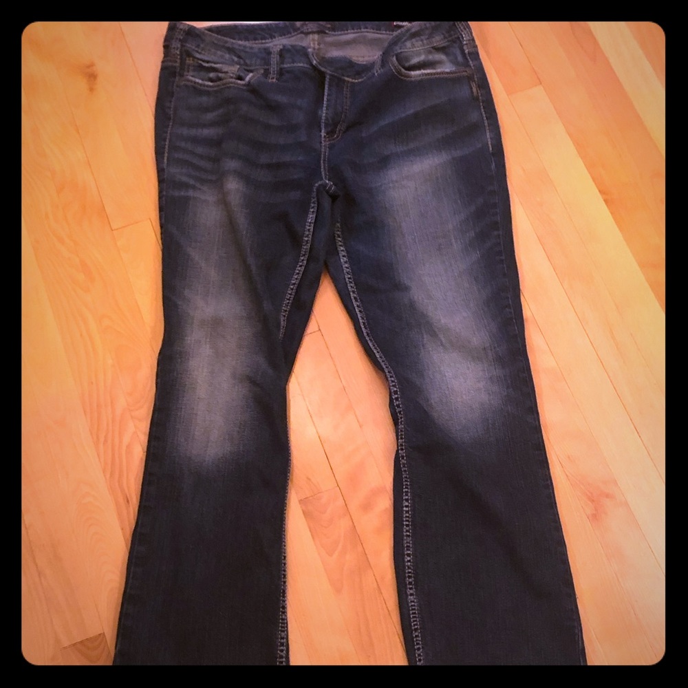 Silver dark wash Tuesday style slim boot jeans!